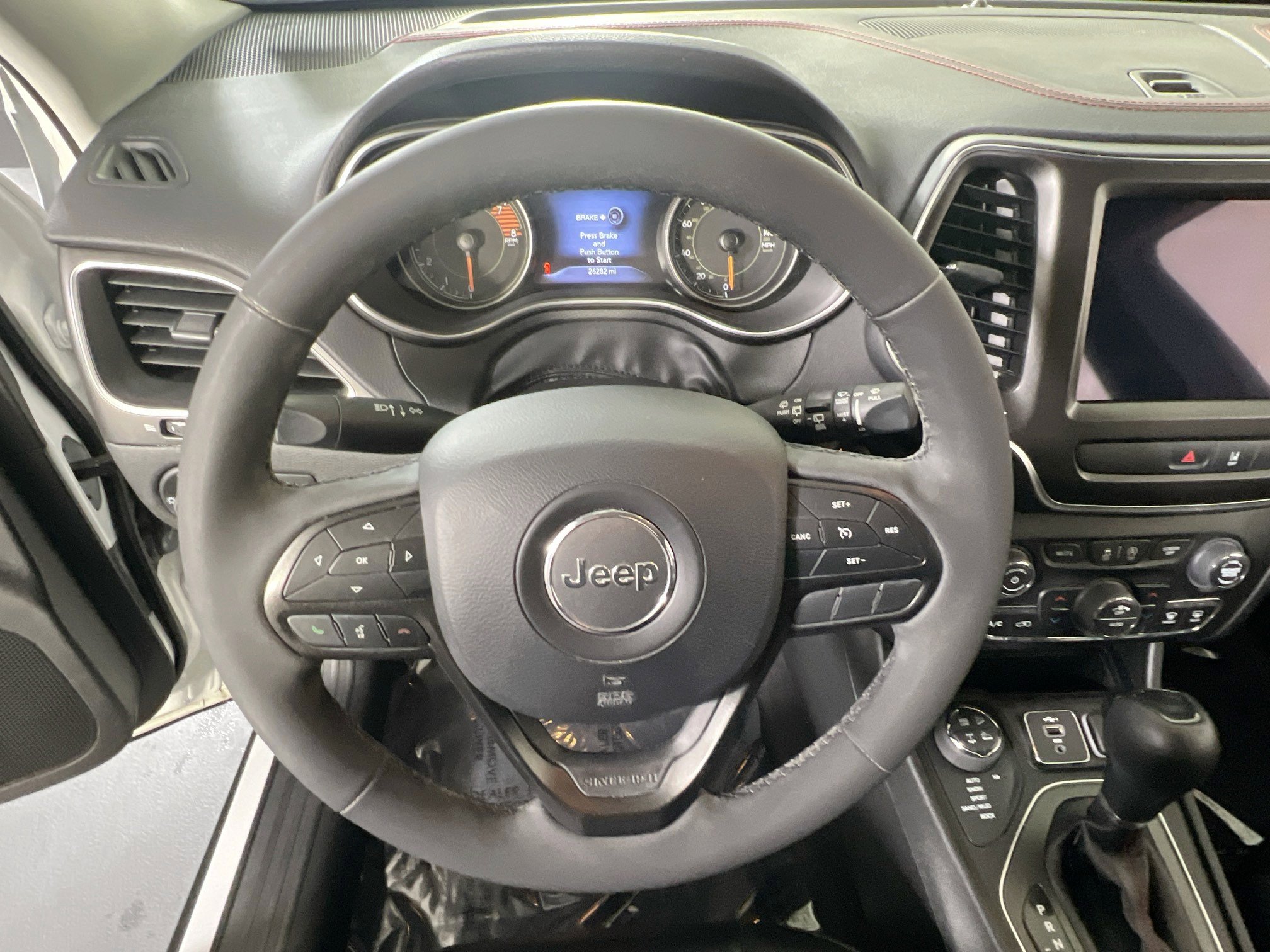 Used 2022 Jeep Cherokee Trailhawk w/ Comfort/Convenience Group AWD/4WD image 11