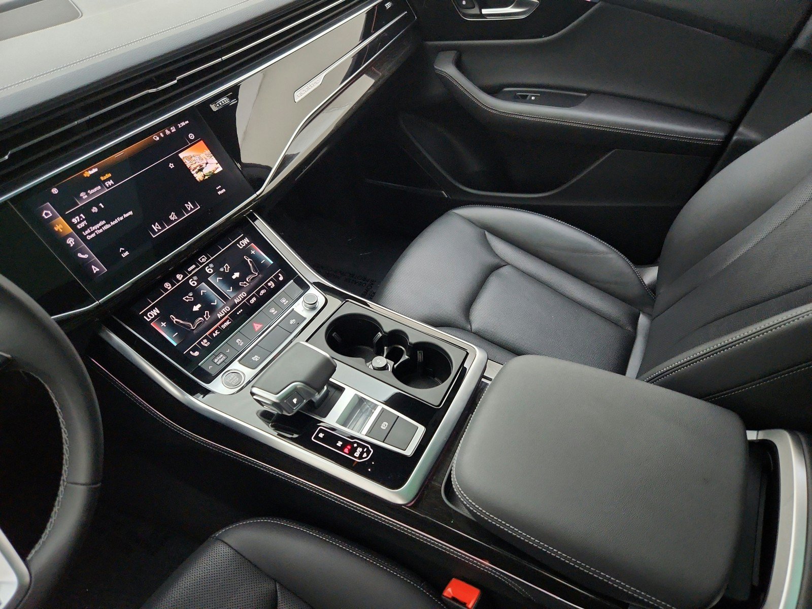 Used 2025 Audi Q8 Premium Plus AWD/4WD image 15