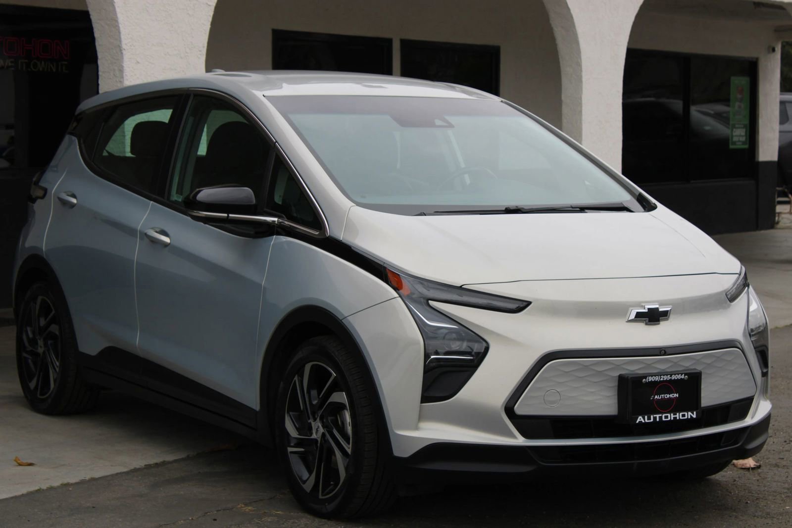 Used 2023 Chevrolet Bolt LT image 3