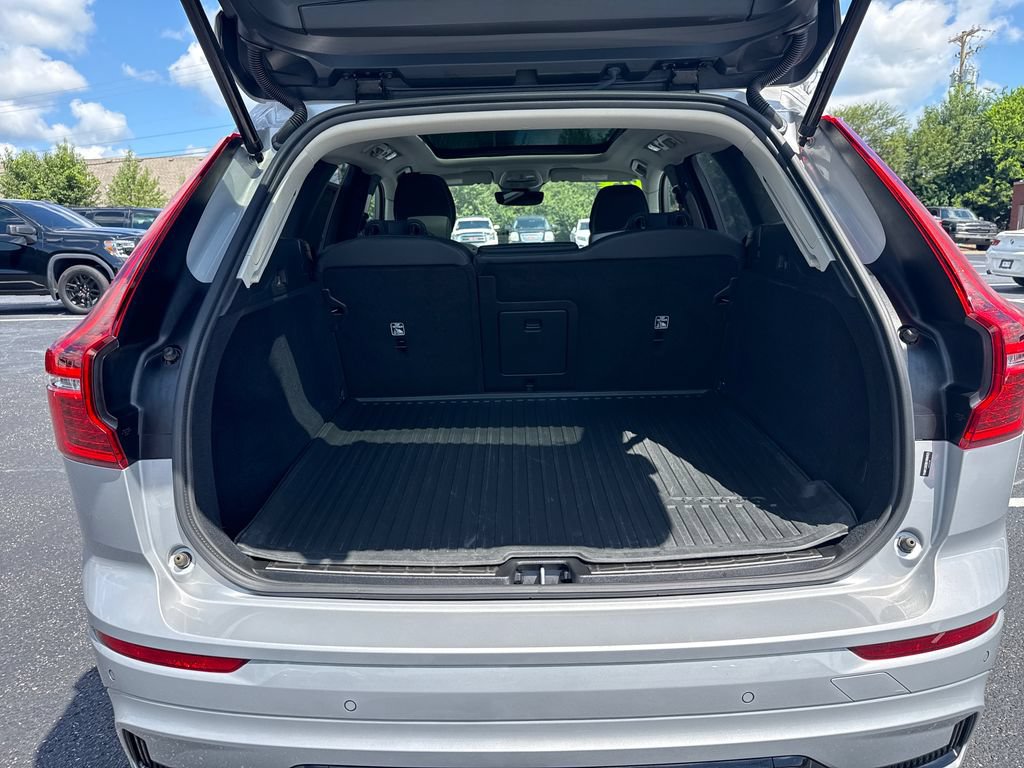 Used 2025 Volvo XC60 B5 Plus AWD/4WD image 33