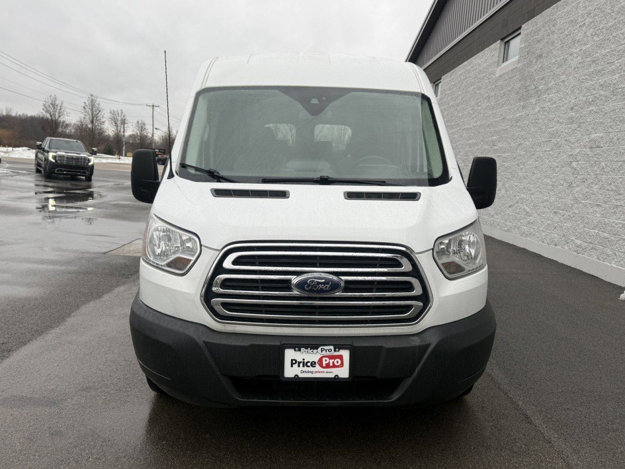 Used 2017 Ford Transit 350 XLT image 2