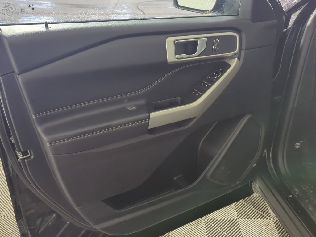 Certified 2022 Ford Explorer XLT w/ Equipment Group 202A image 7