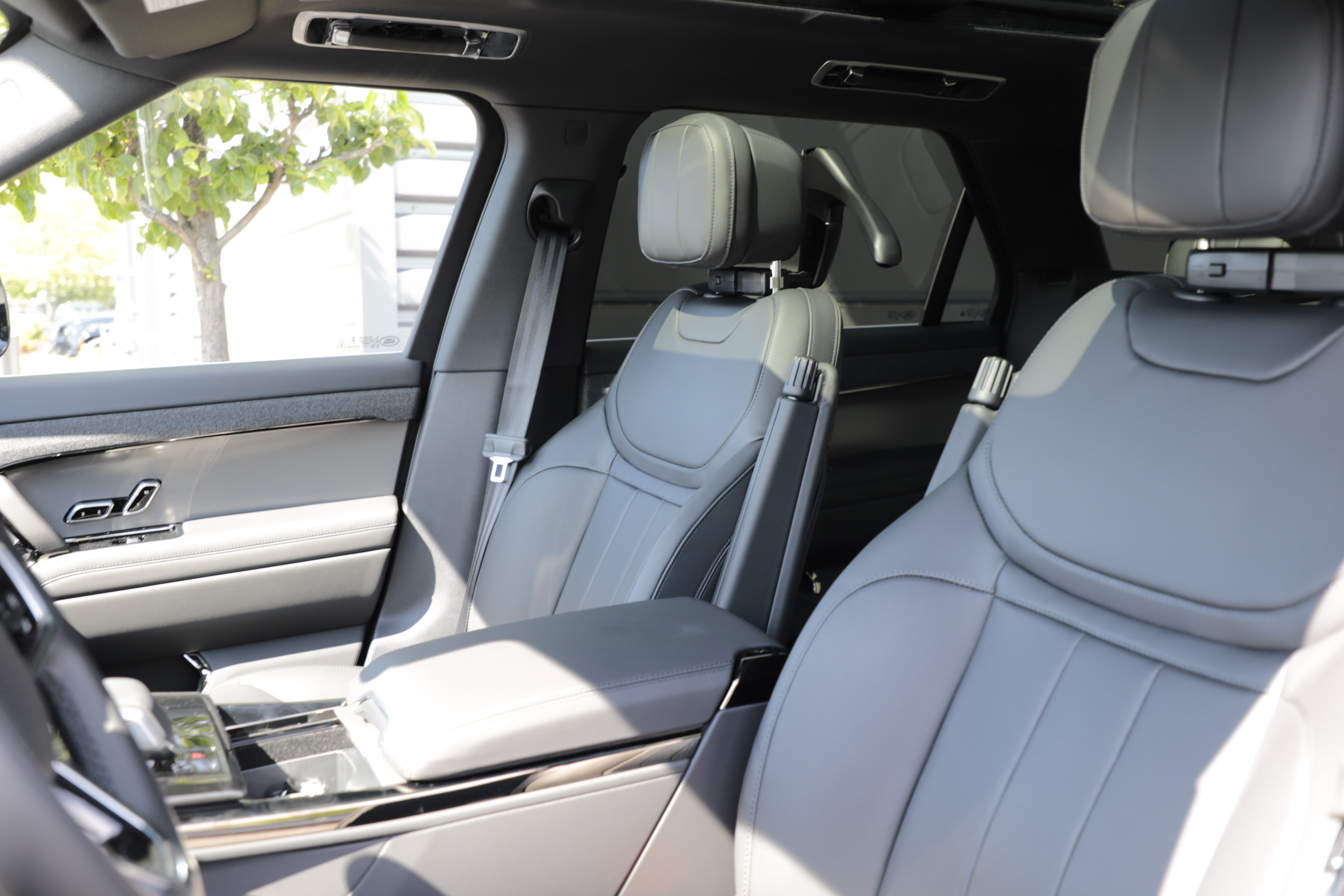 New 2026 Land Rover Range Rover Sport SE AWD/4WD image 17