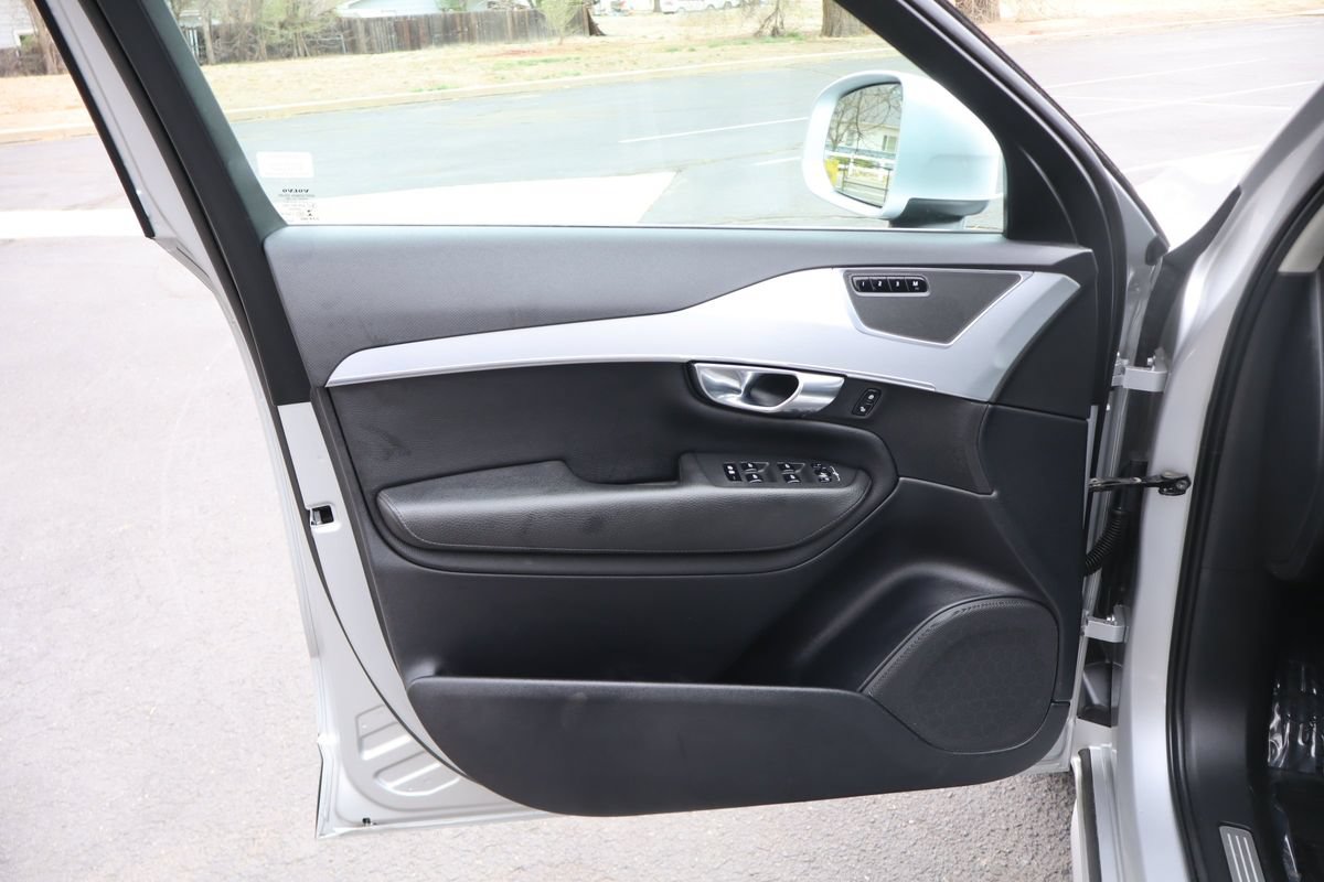 Used 2018 Volvo XC90 T6 Momentum w/ Convenience Package AWD/4WD image 25