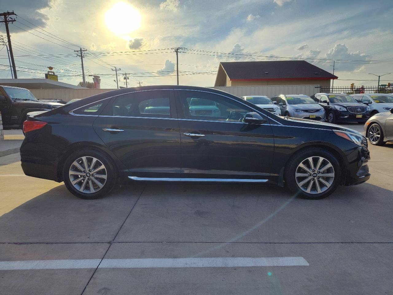 Used 2017 Hyundai Sonata Limited FWD image 3