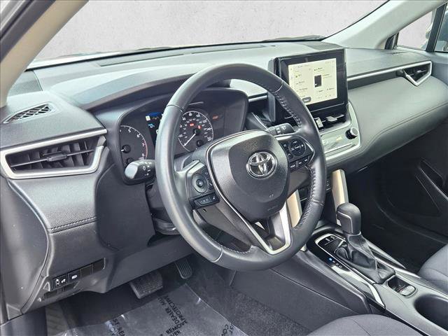 Used 2025 Toyota Corolla Cross LE image 9