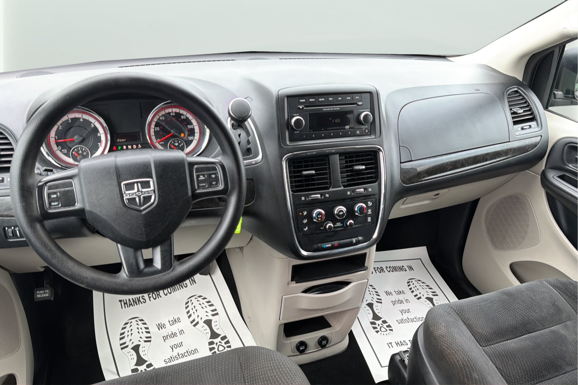 Used 2017 Dodge Grand Caravan SE FWD image 14