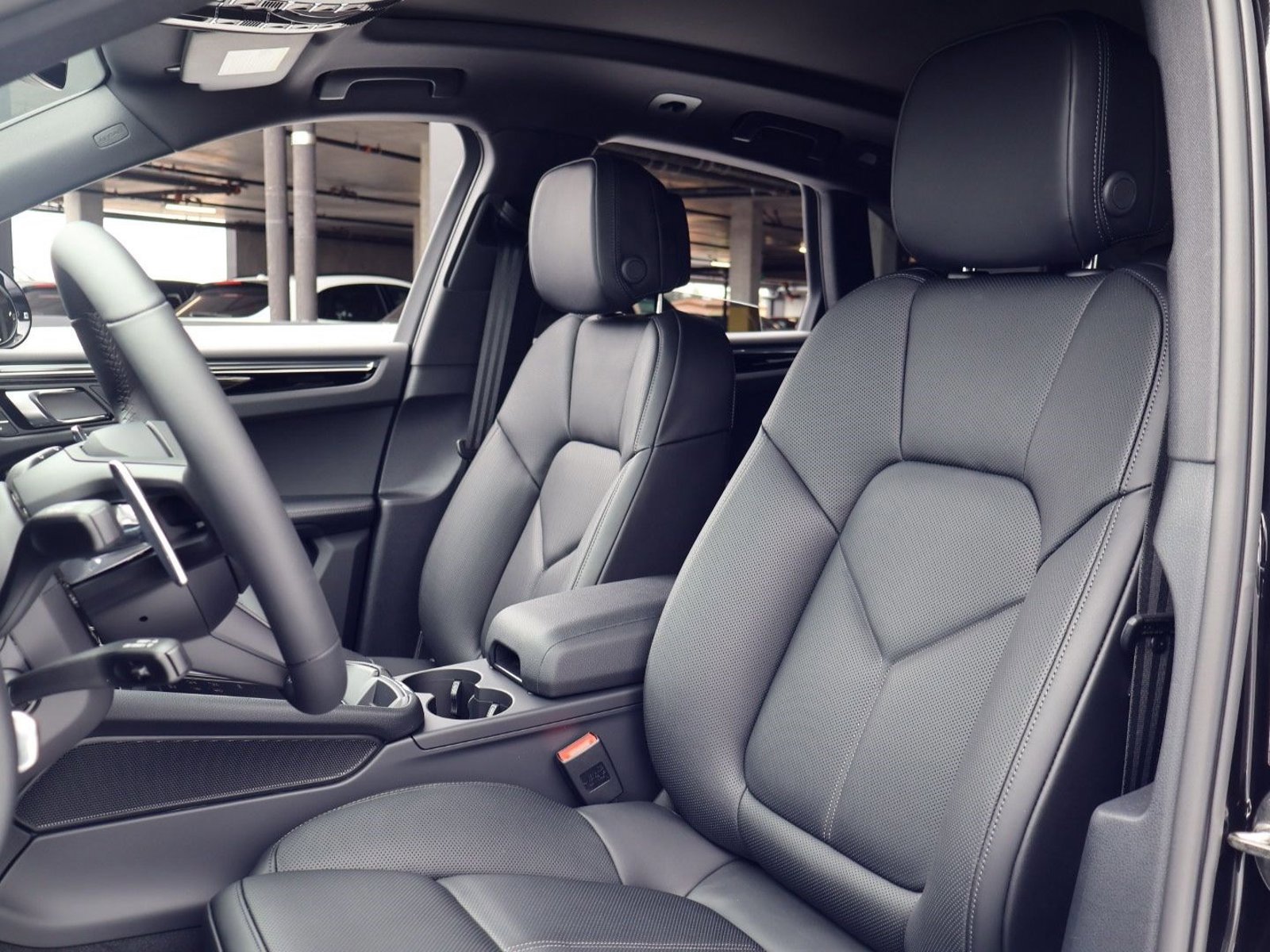 New 2026 Porsche Macan AWD/4WD image 5