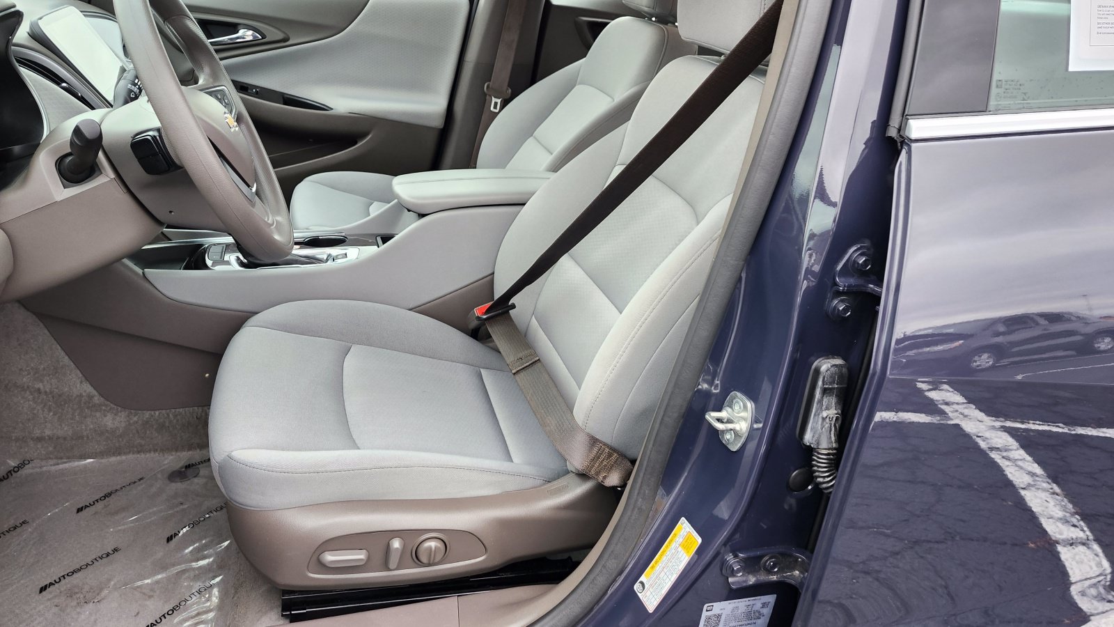 Used 2025 Chevrolet Malibu LT FWD image 17
