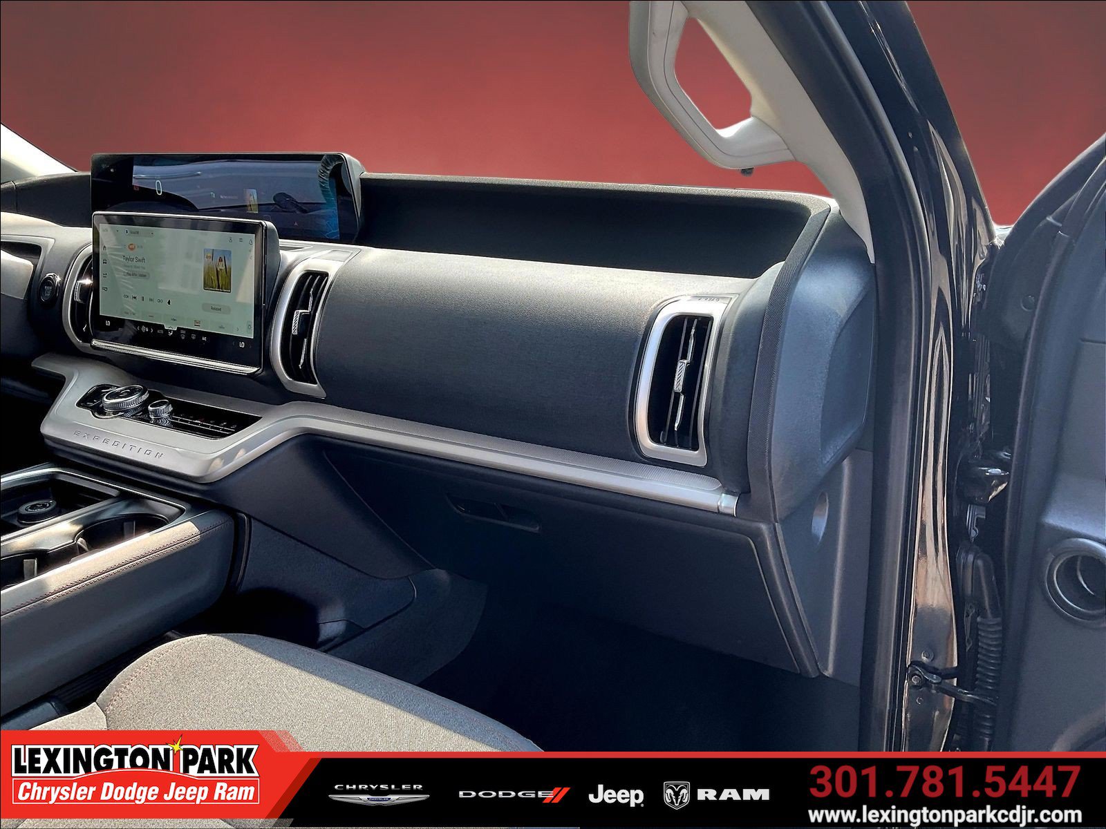 Used 2025 Ford Expedition Max Active AWD/4WD image 26