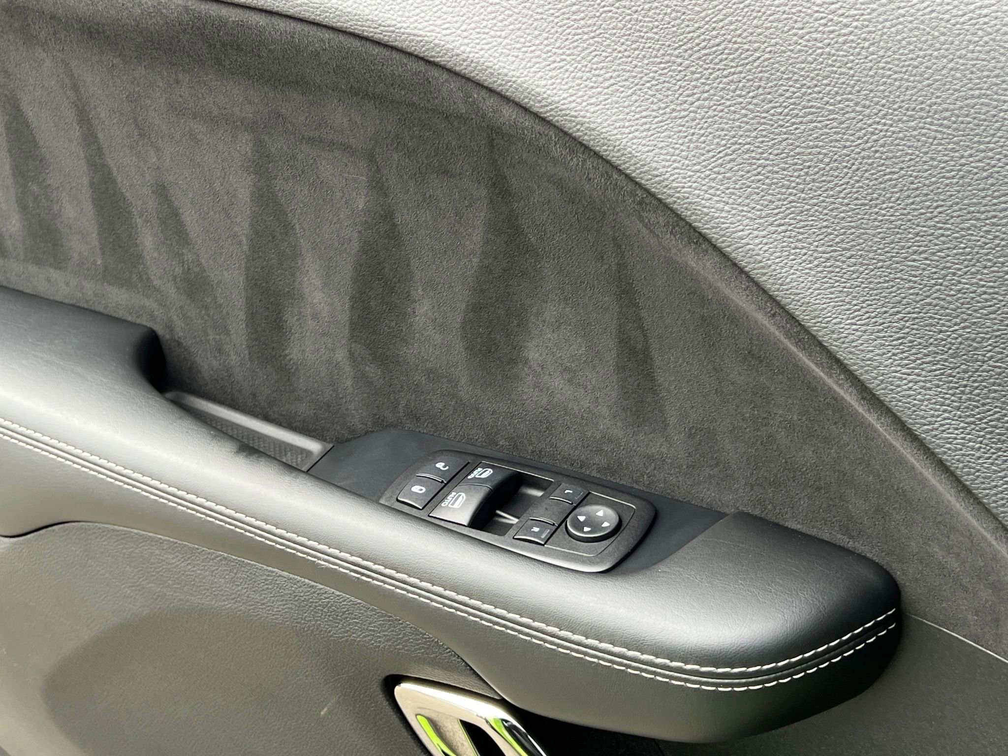 Used 2015 Dodge Challenger SRT Hellcat image 26