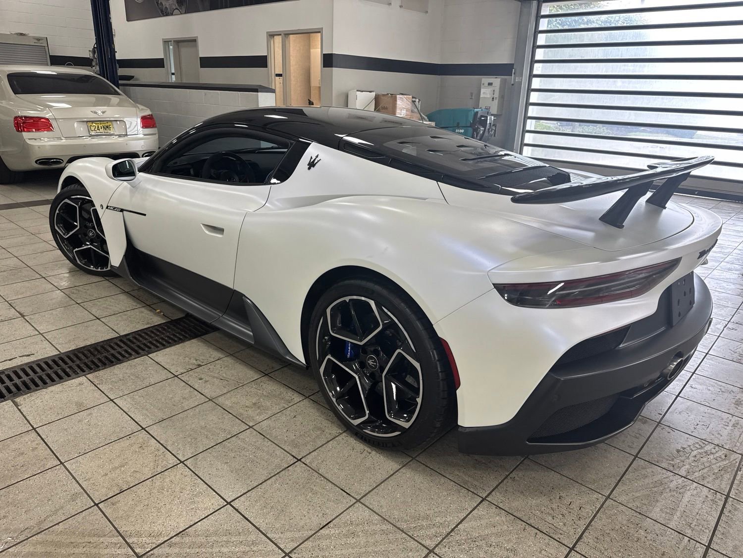 Used 2022 Maserati MC20 Coupe RWD image 3