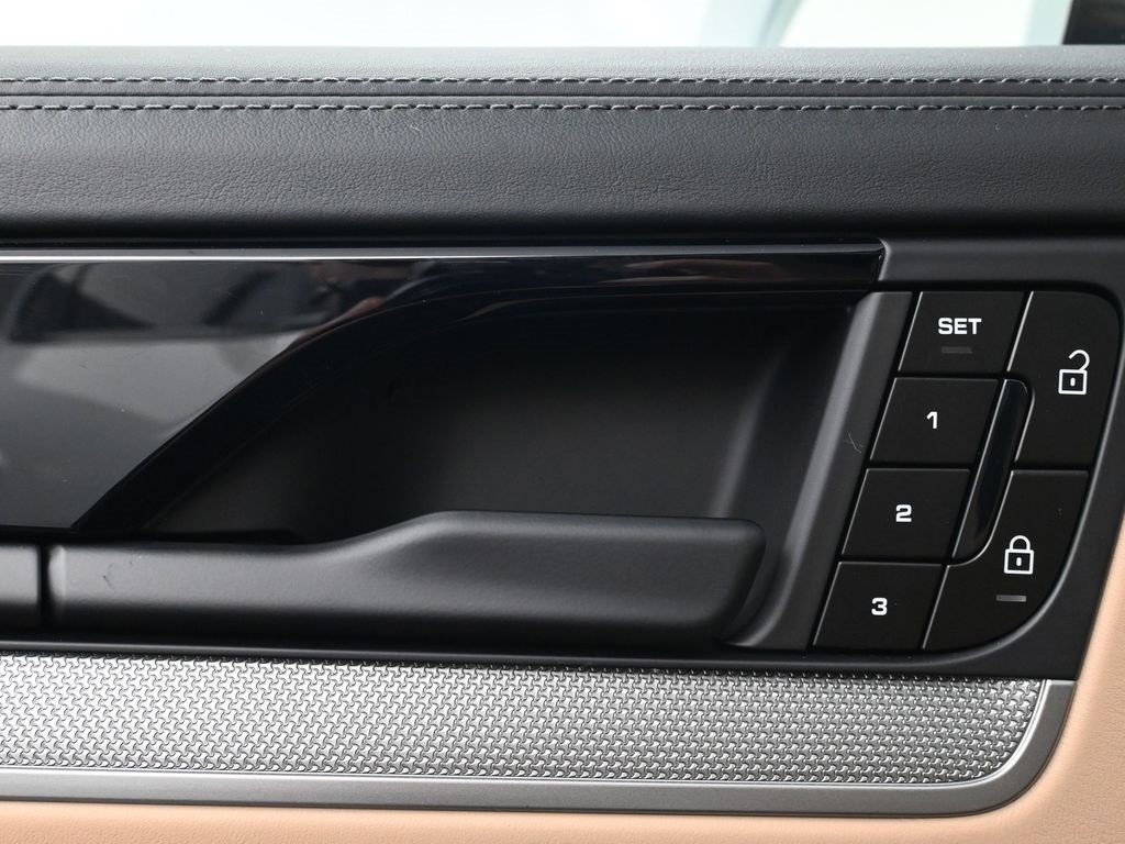 New 2026 Porsche Cayenne E-Hybrid Coupe image 18