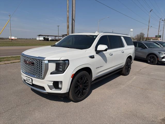 Used 2023 GMC Yukon XL Denali image 2