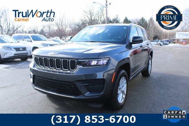 Used 2024 Jeep Grand Cherokee Laredo image 1