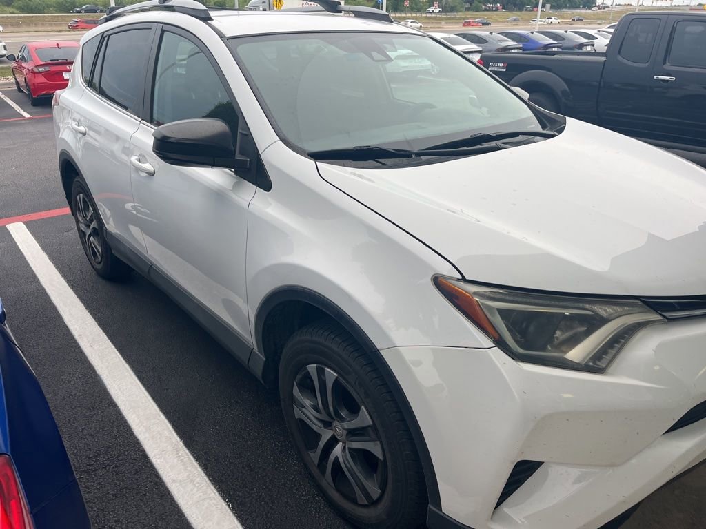 Used 2017 Toyota RAV4 LE AWD/4WD image 3
