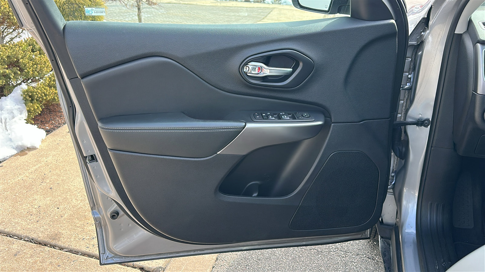 Used 2021 Jeep Cherokee Latitude Lux image 14