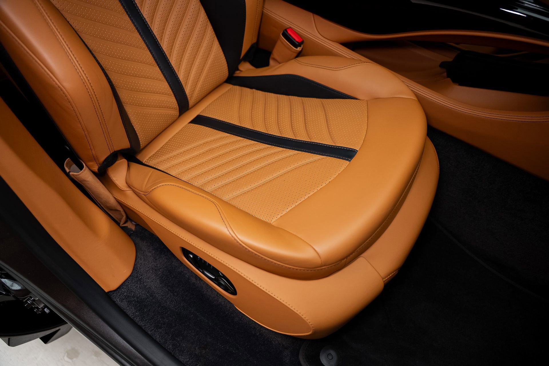 Used 2023 Aston Martin DBX 707 image 66