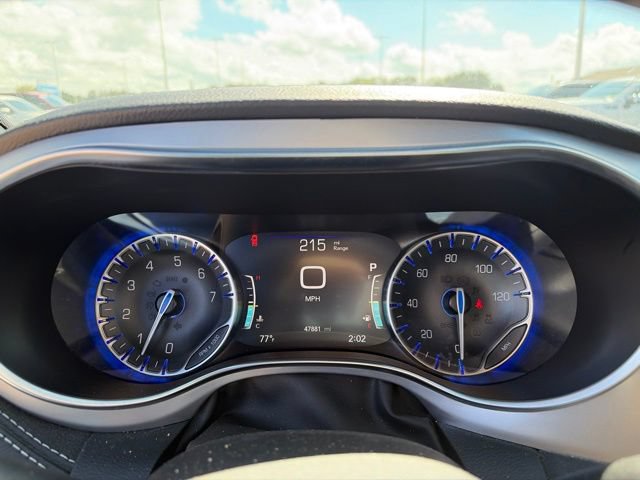 Used 2025 Chrysler Pacifica Limited FWD image 14