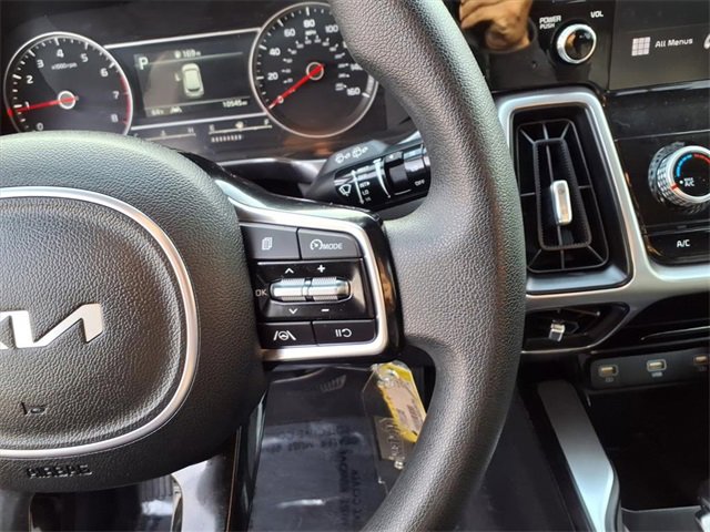 Used 2023 Kia Sorento LX image 17