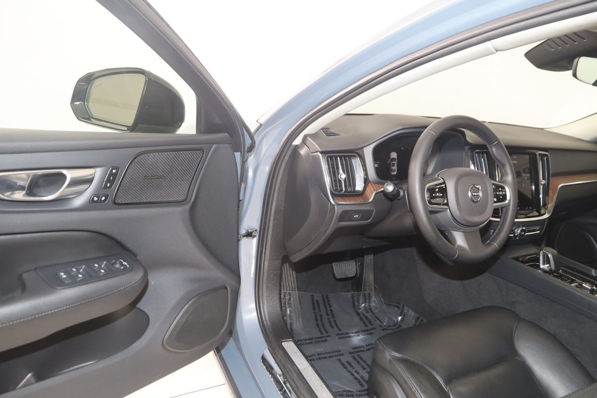 Used 2023 Volvo S60 B5 Plus AWD/4WD image 46