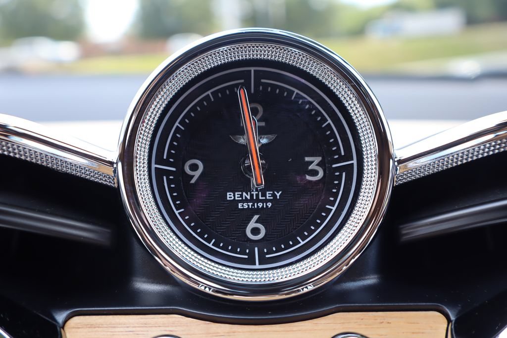 Used 2023 Bentley Bentayga Extended Wheelbase AWD/4WD image 16