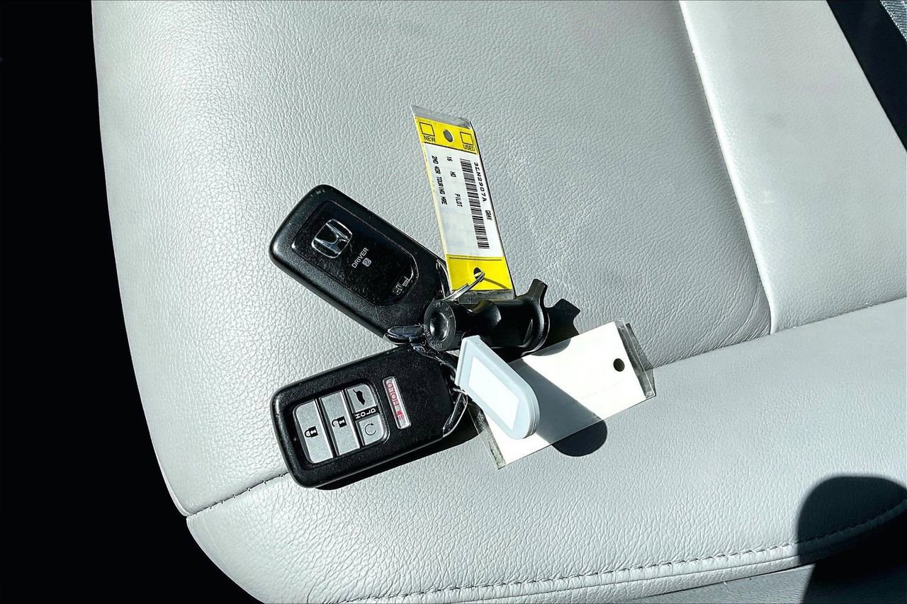 Used 2016 Honda Pilot Touring image 33