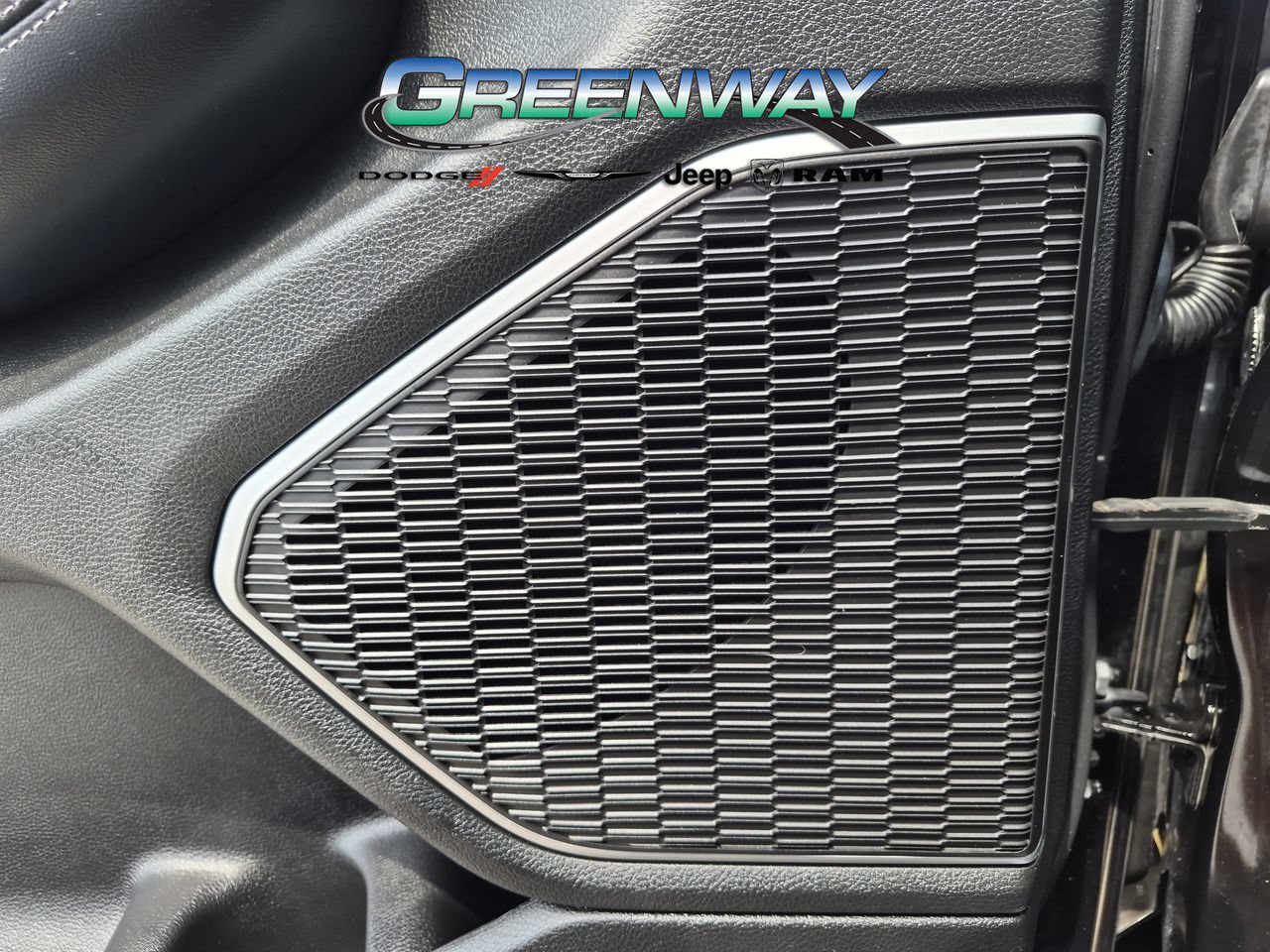 Used 2022 Jeep Grand Cherokee Laredo w/ Luxury Tech Group I AWD/4WD image 16