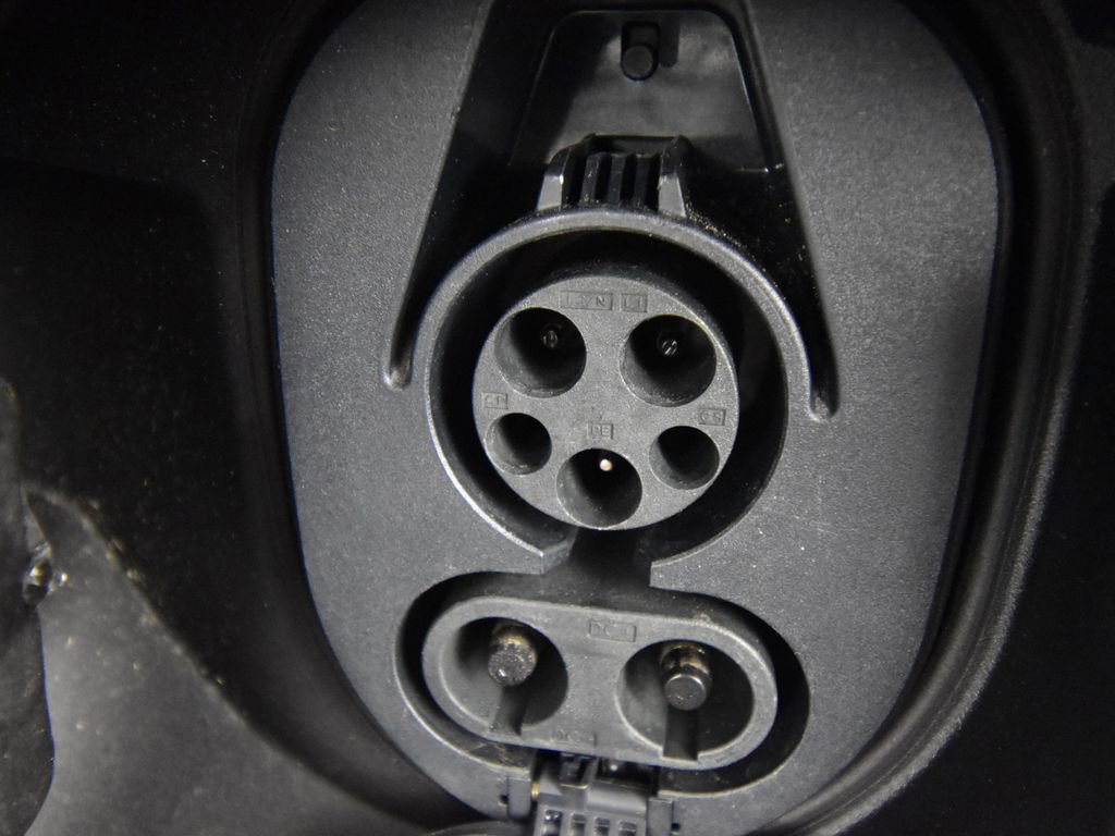 Used 2024 Porsche Macan 4 Electric image 34