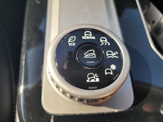 Used 2025 Mitsubishi Outlander SE image 26