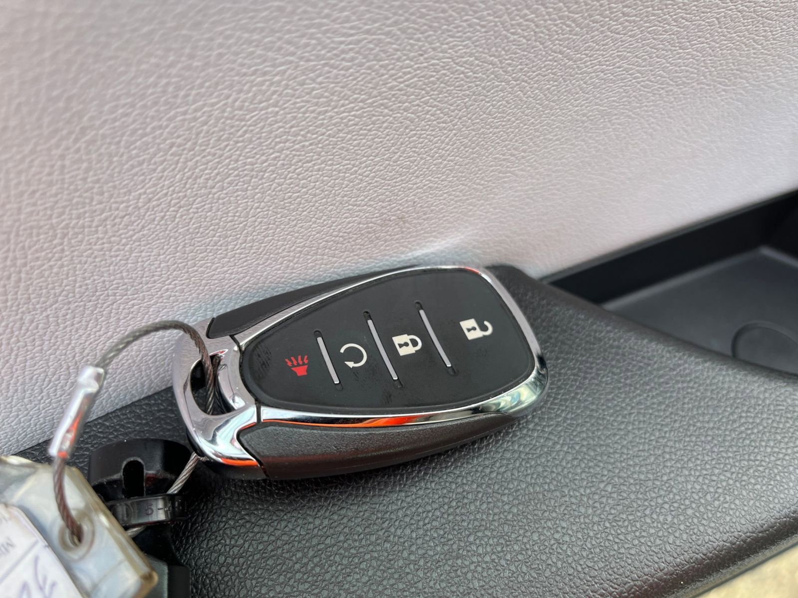 Used 2025 Chevrolet Trax LT FWD image 25