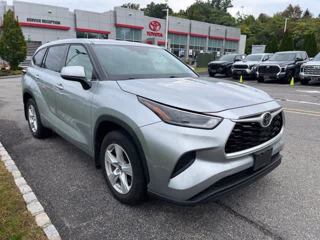 Used 2021 Toyota Highlander L AWD/4WD image 3