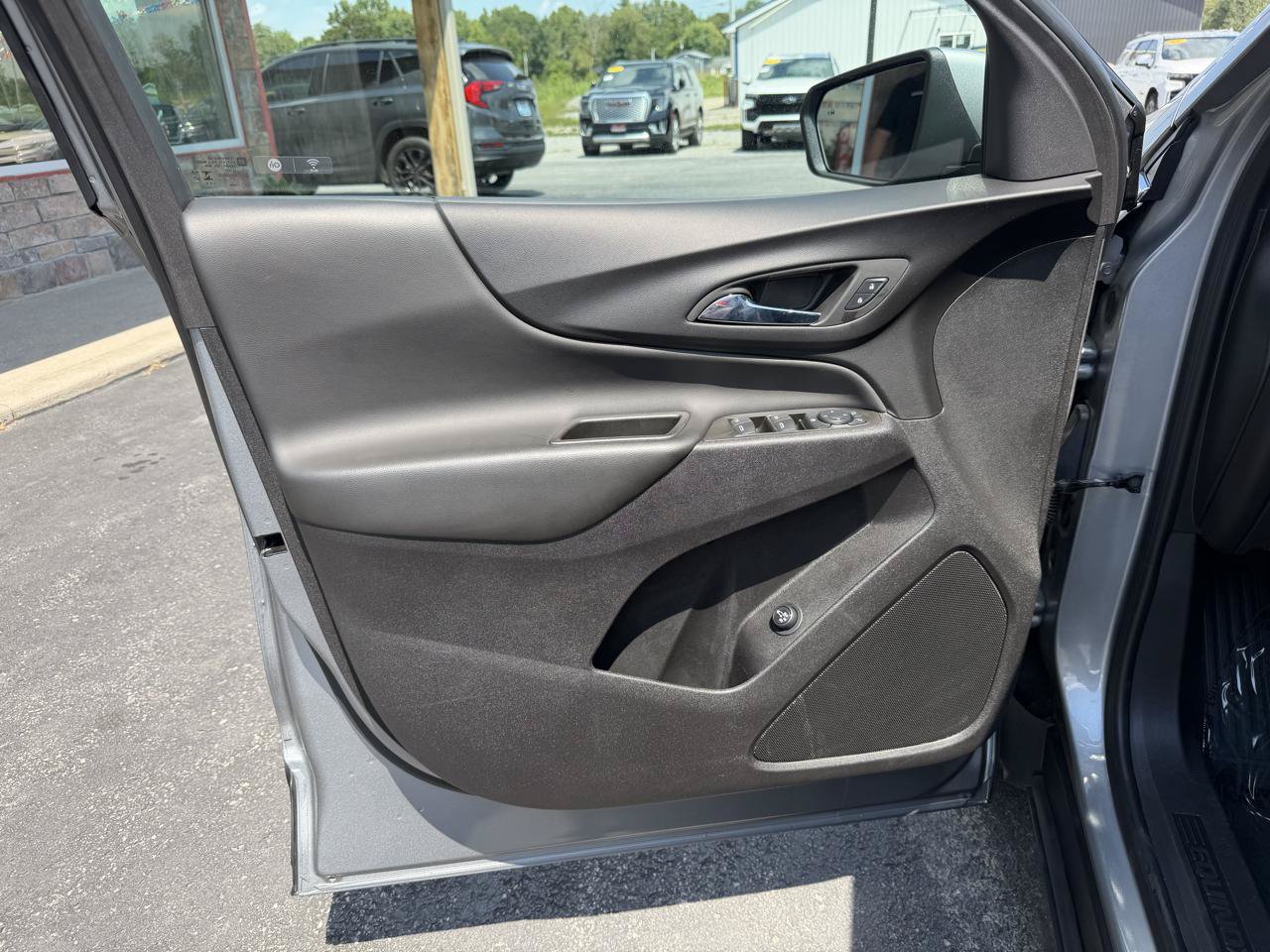 Used 2024 Chevrolet Equinox LT FWD image 13