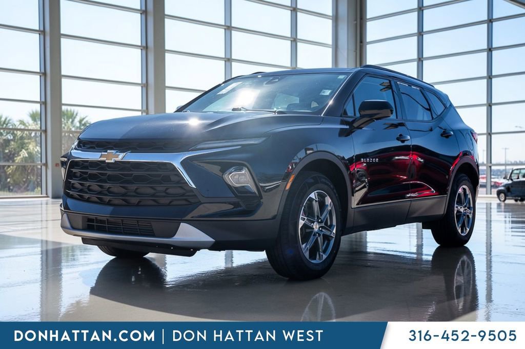 Used 2024 Chevrolet Blazer LT w/ Convenience Package FWD image 1