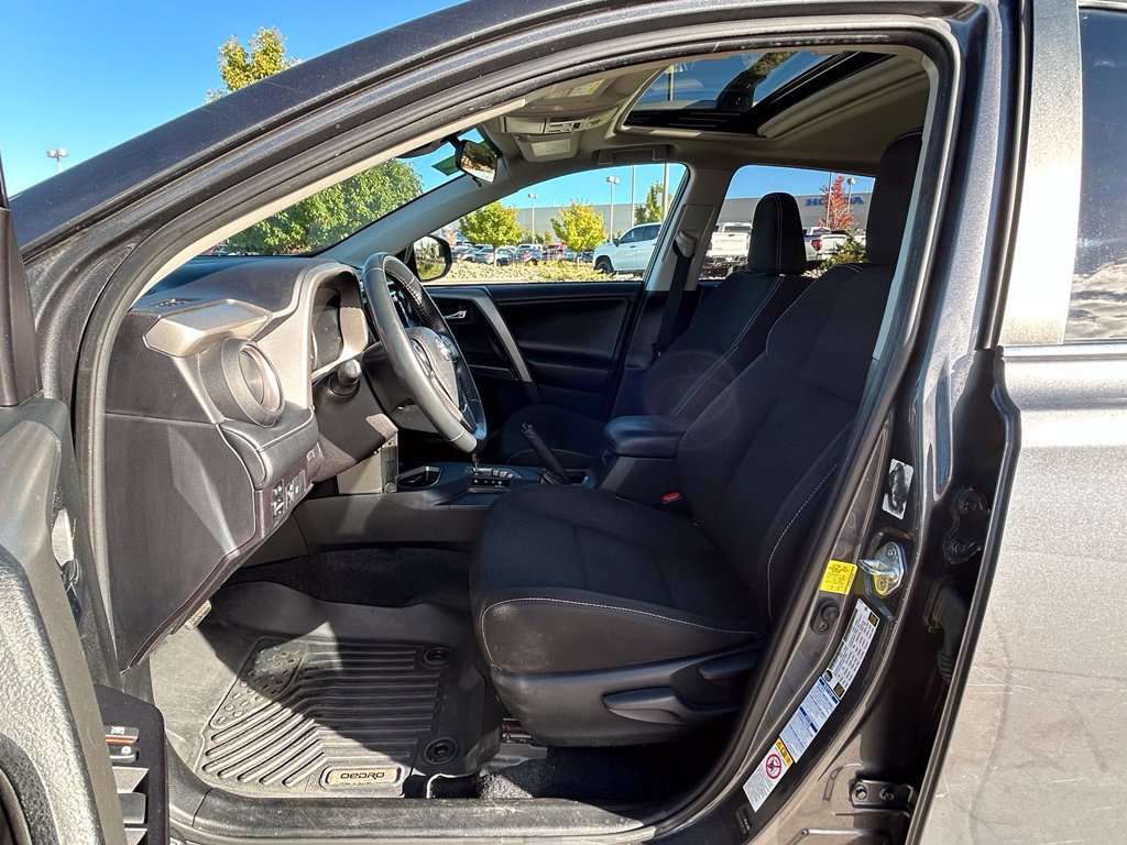 Used 2018 Toyota RAV4 XLE AWD/4WD image 11