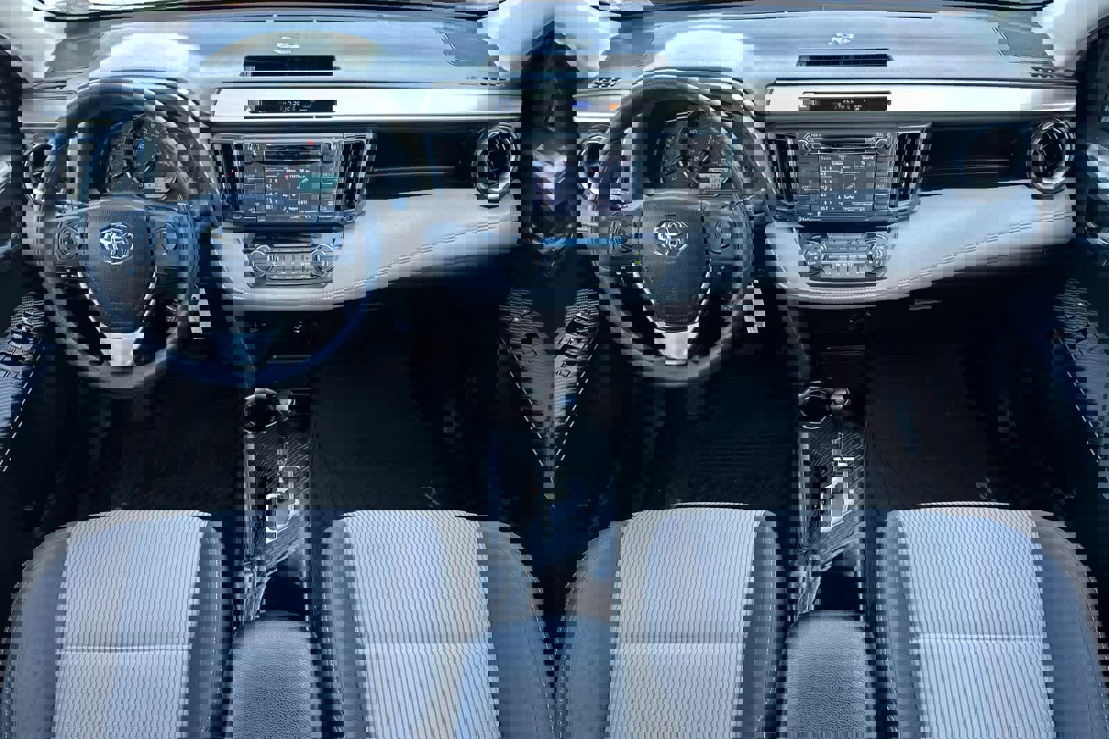 Used 2015 Toyota RAV4 XLE image 3