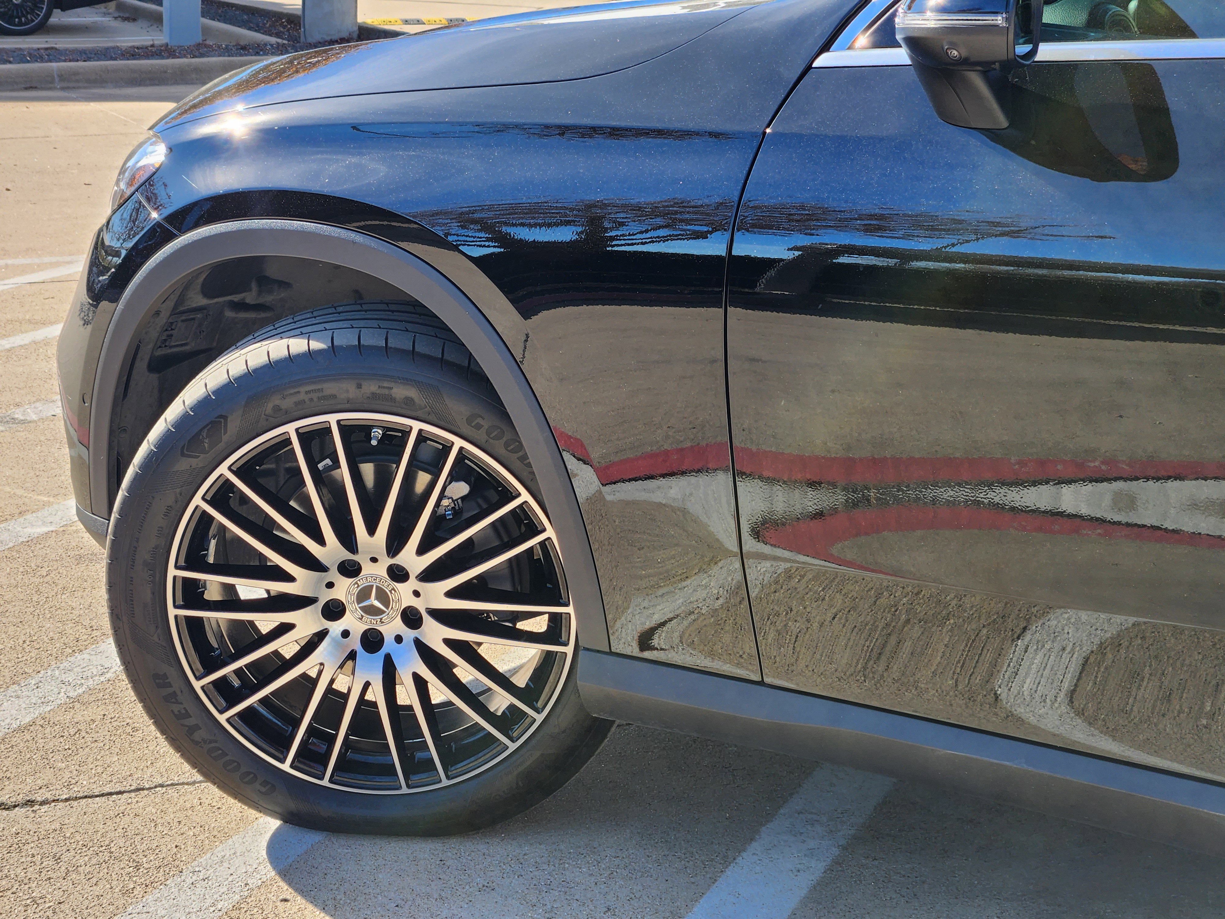 Used 2025 Mercedes-Benz GLC 300 300 image 6