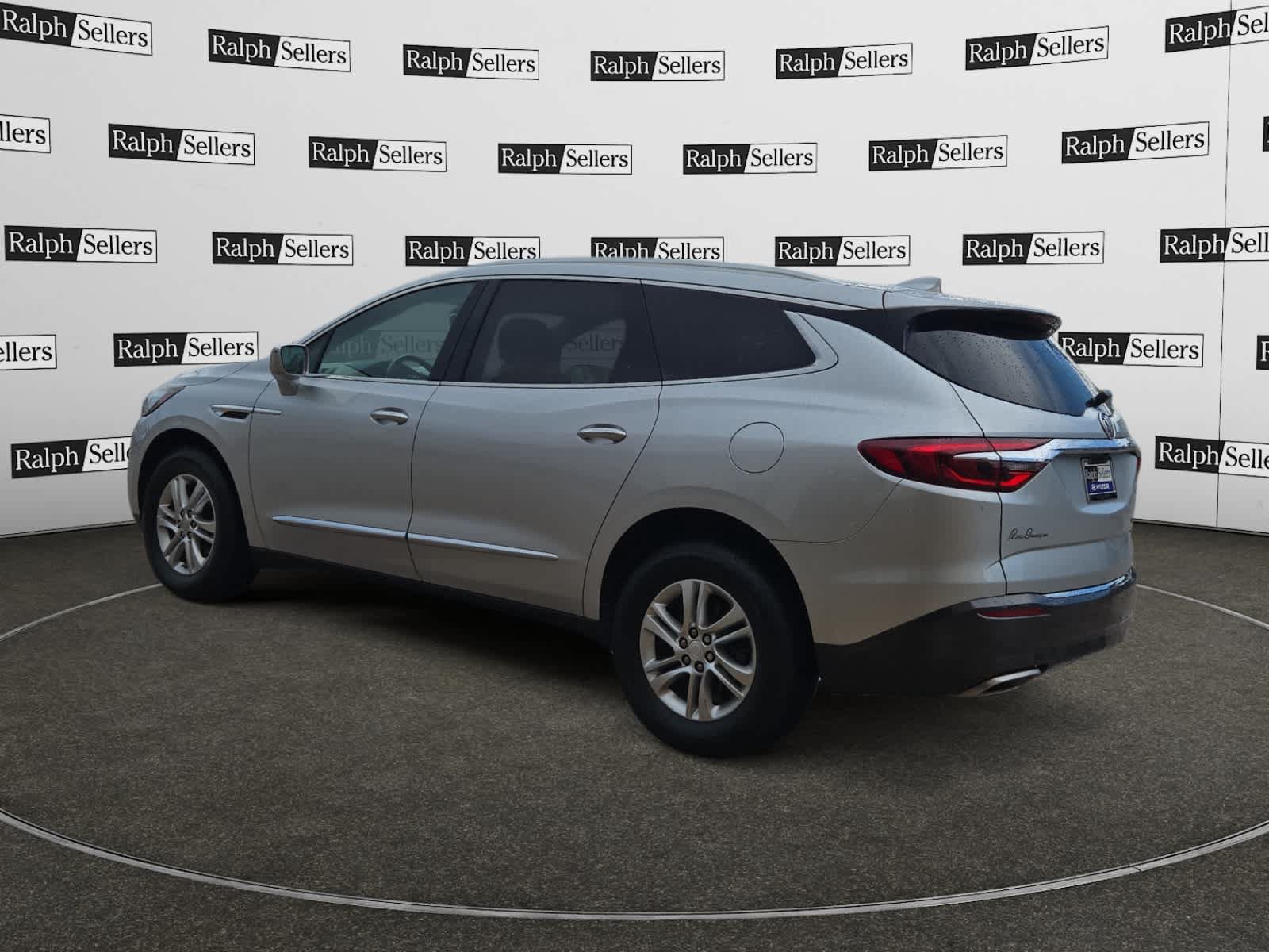 Used 2019 Buick Enclave Essence FWD image 4
