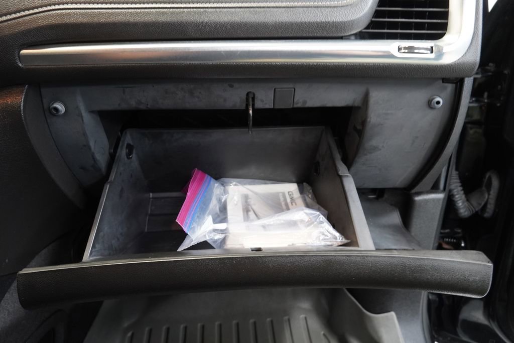 Used 2013 GMC Acadia SLE image 40