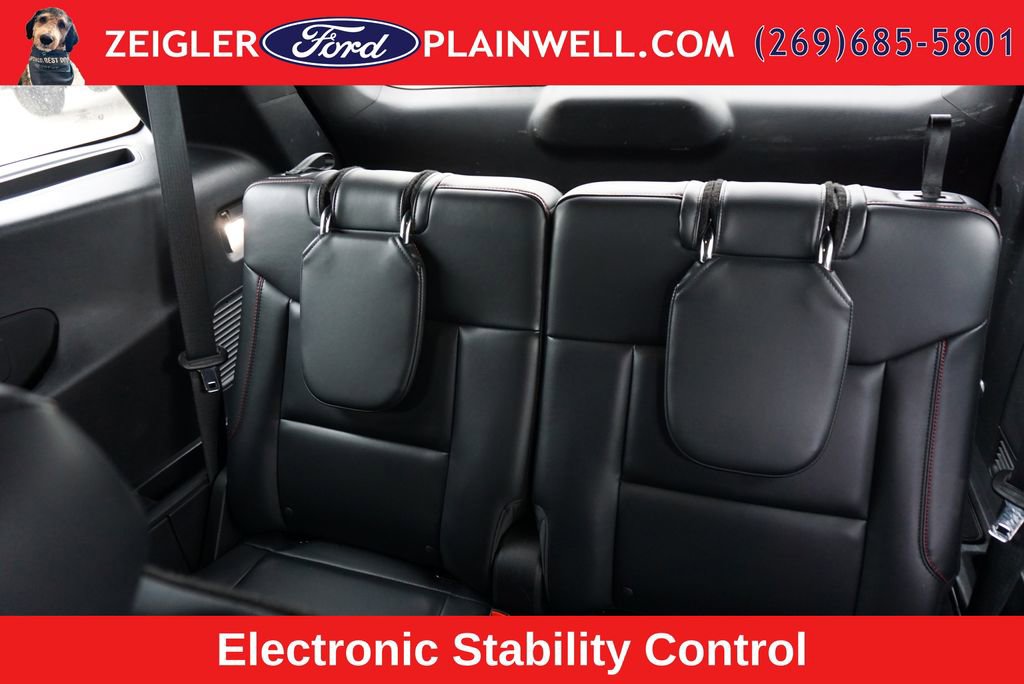 Used 2025 Ford Explorer ST-Line w/ ST-Line Street Pack AWD/4WD image 13