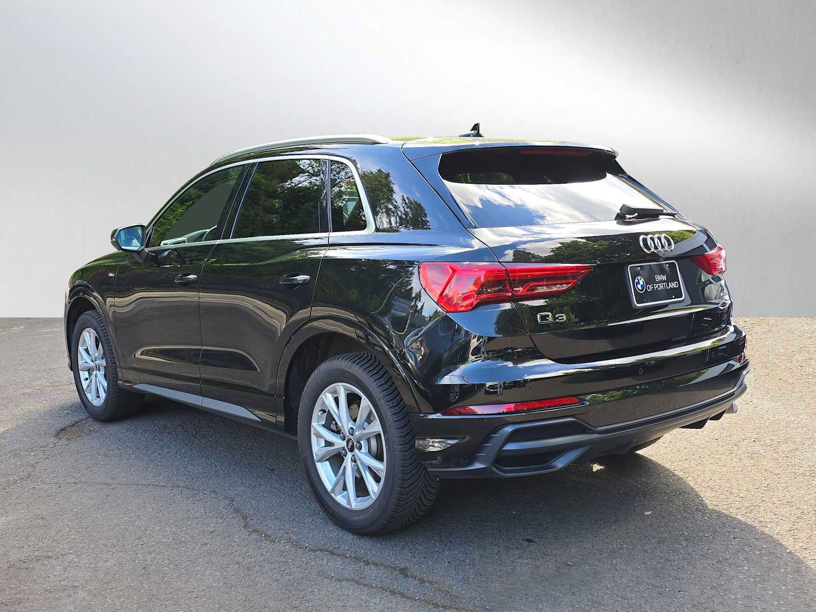Used 2021 Audi Q3 2.0T Premium w/ Convenience Package AWD/4WD image 5