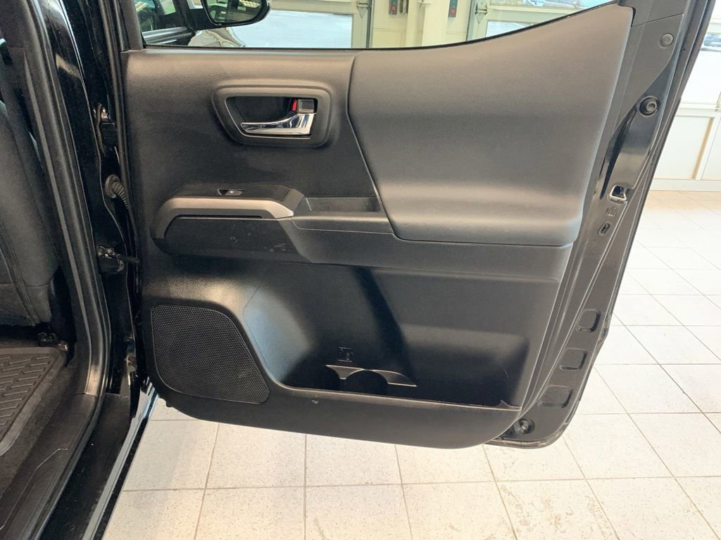 Used 2023 Toyota Tacoma TRD Off-Road w/ Technology Package image 15