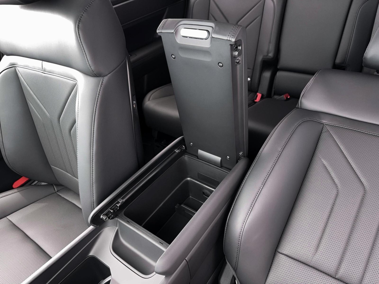 New 2027 Hyundai Santa Fe SEL FWD image 18