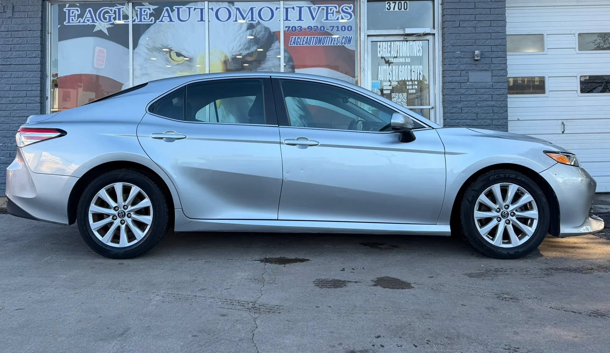 Used 2018 Toyota Camry LE FWD image 2
