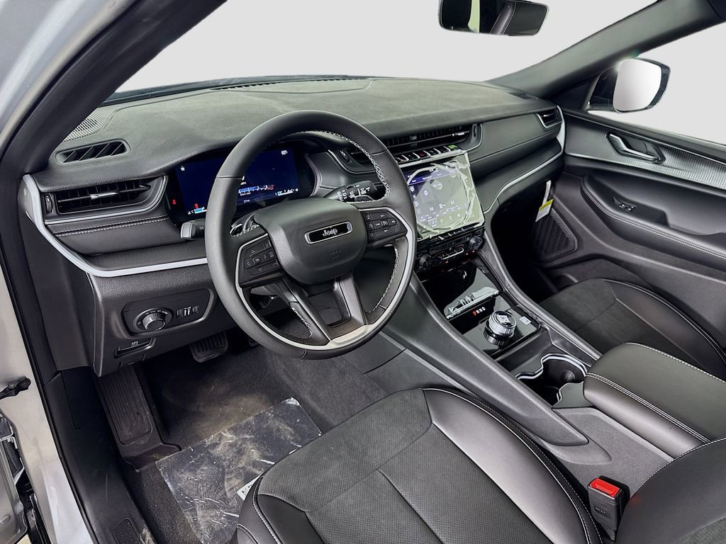 New 2025 Jeep Grand Cherokee L Laredo image 24