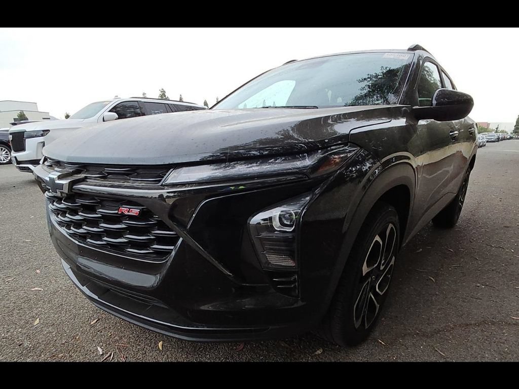Used 2024 Chevrolet Trax RS w/ Driver Confidence Package FWD image 3