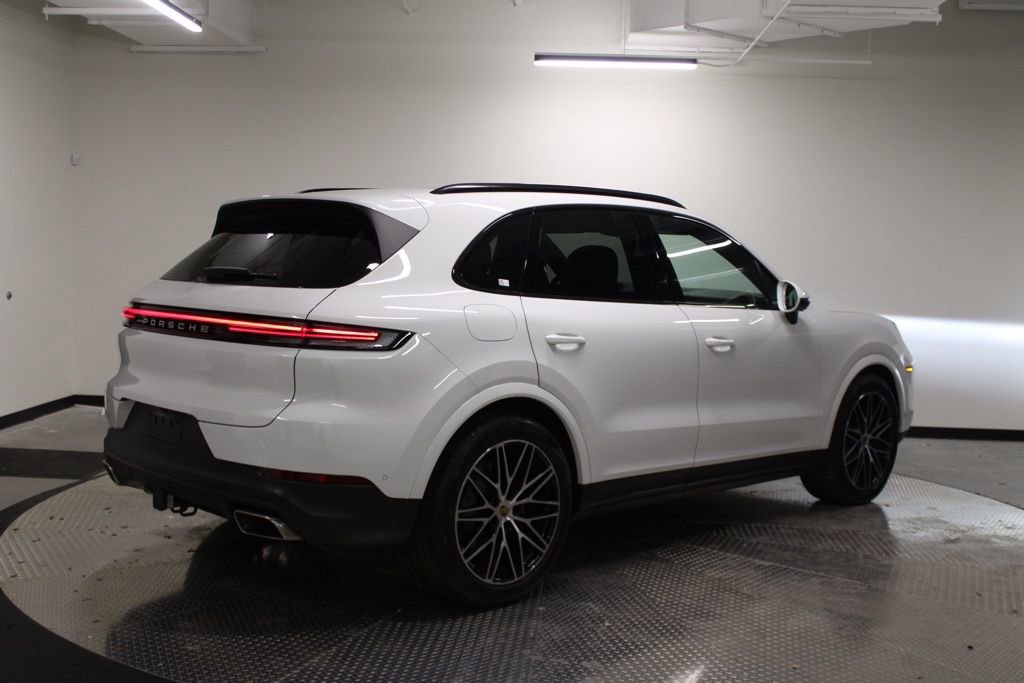 Certified 2025 Porsche Cayenne AWD/4WD image 7