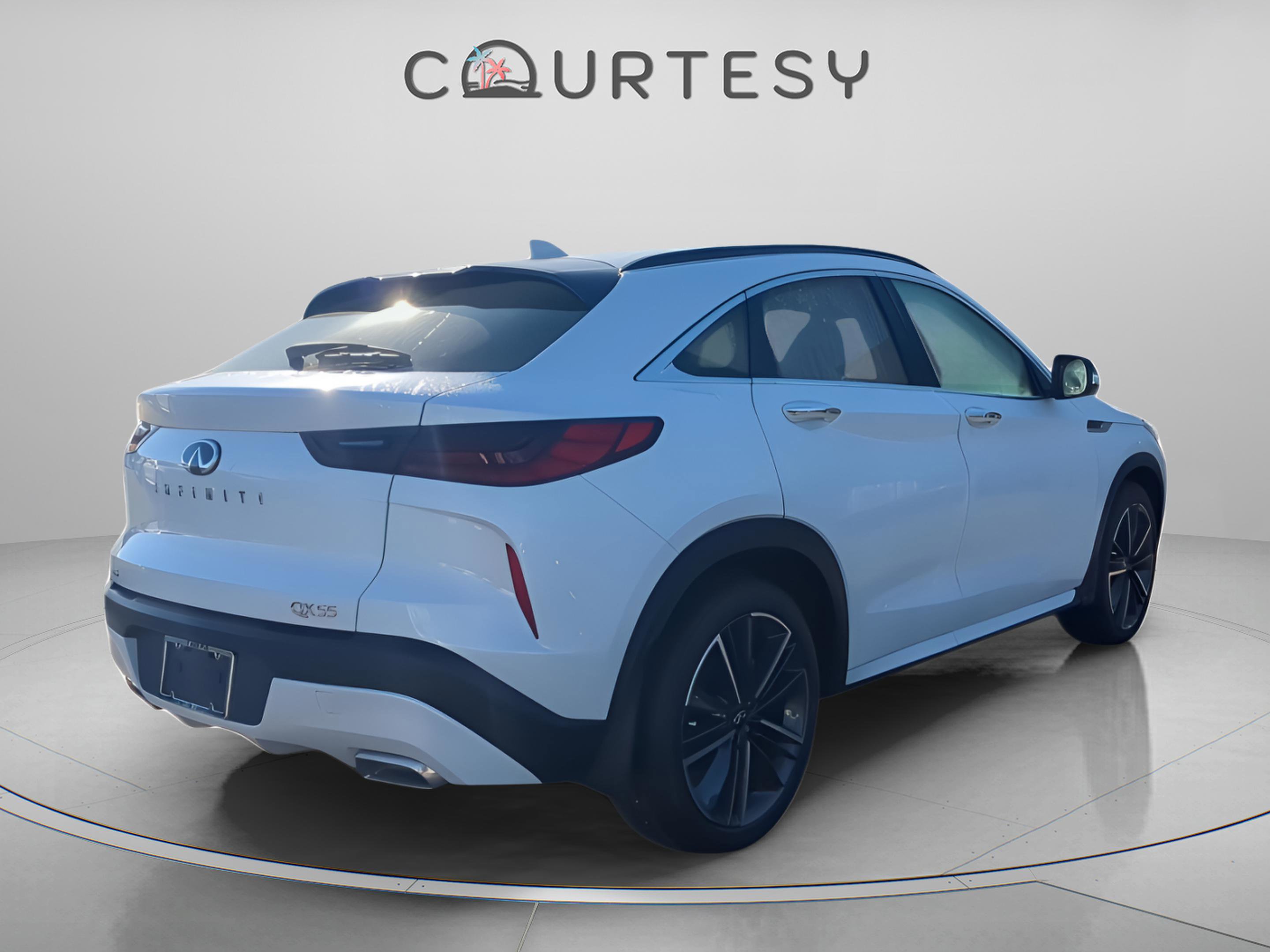 Certified 2025 INFINITI QX55 Luxe w/ Cargo Package image 4