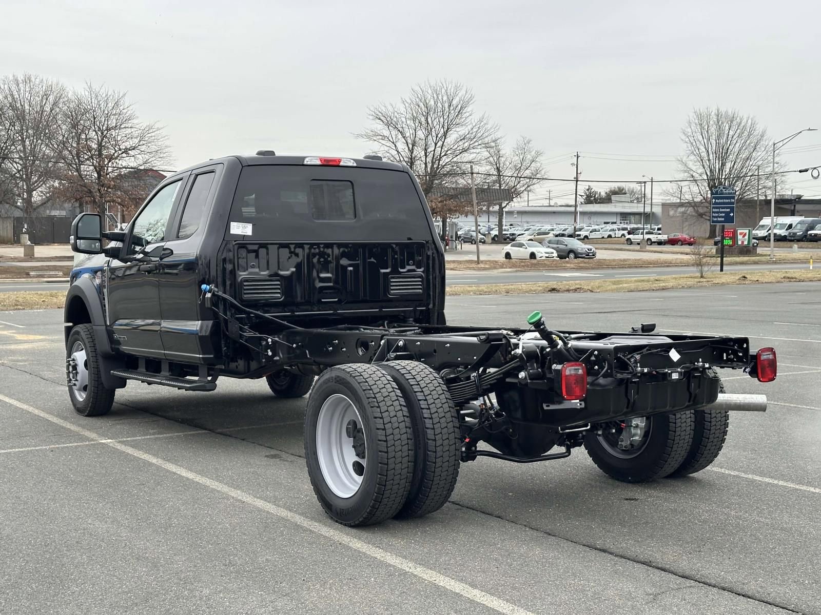 New 2025 Ford F550 4x4 SuperCab Super Duty image 4