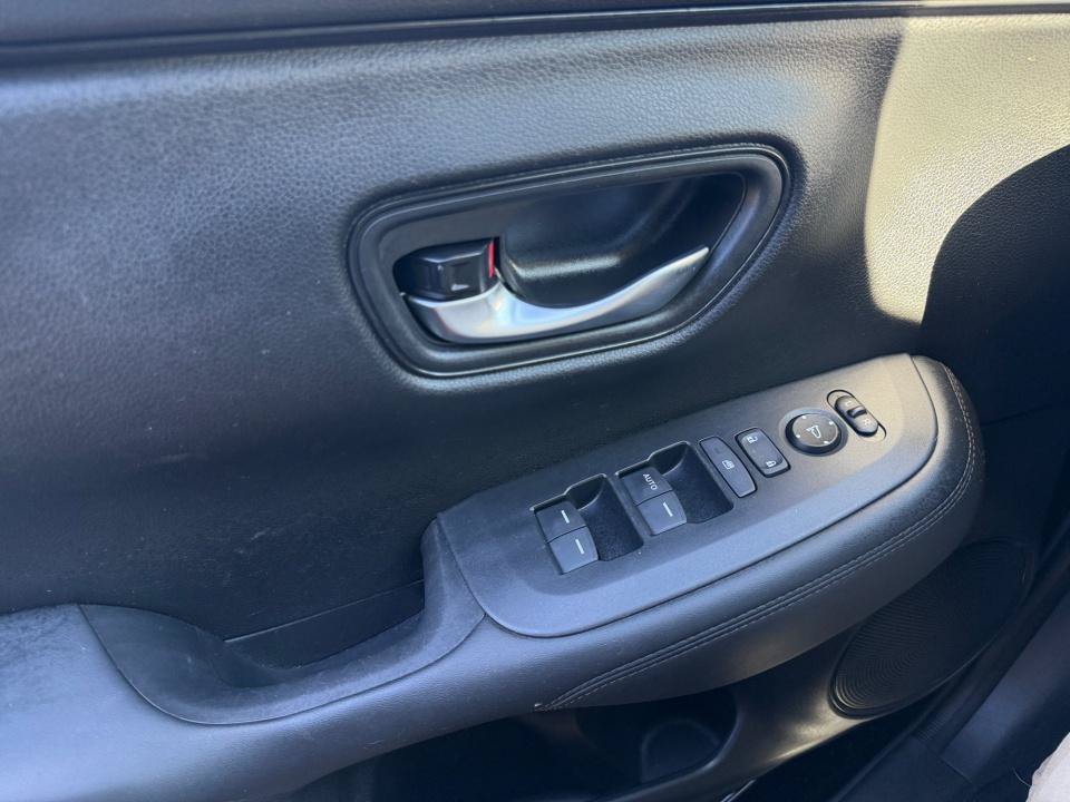 Certified 2025 Honda HR-V LX image 36